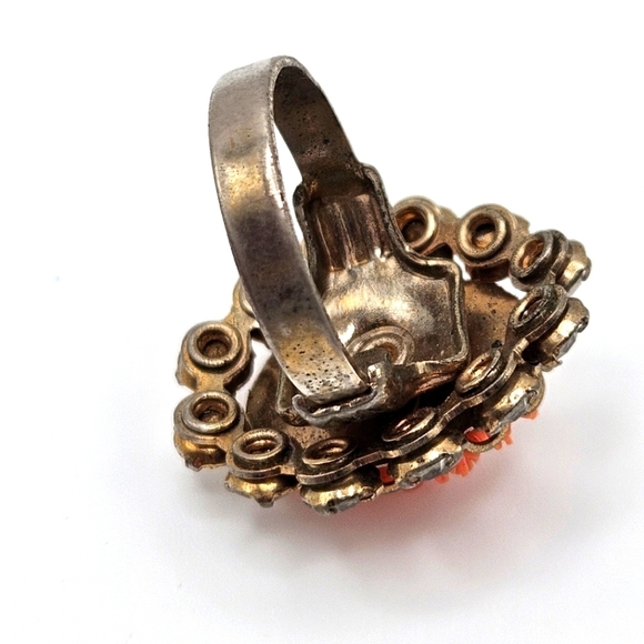 VINTAGE Faux Carved Coral Floral Rhinestone Statement Ring Adjustable - Picture 4 of 6